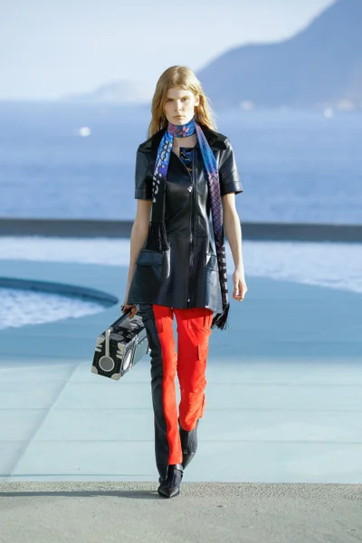 Look 12